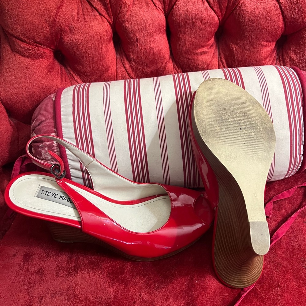 Steve Madden peep toe wedges. Super cute, retro and sexy!